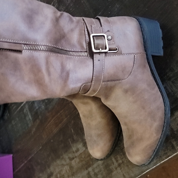 Womens boot, size 8, brand new, never worn - Picture 2 of 4